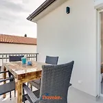 Hlapa-new Modern Near - By Traveler Tourist Agency Krk * Gostinjac