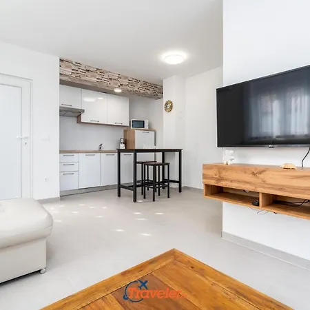 Villa Hlapa-new Modern Near - By Traveler Tourist Agency Krk