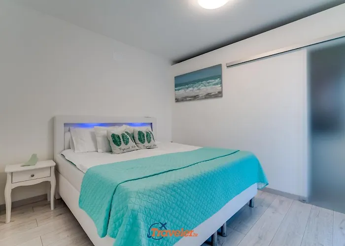 Vila Hlapa-new Modern Near - By Traveler Tourist Agency Krk Gostinjac