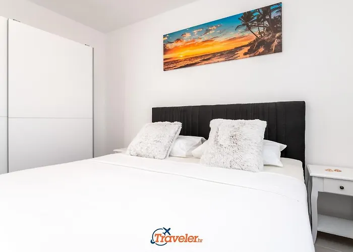 Hlapa-new Modern Near - By Traveler Tourist Agency Krk Vila *
