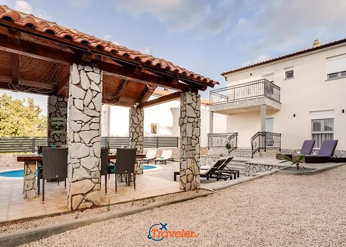 Hlapa-new Modern Near - By Traveler Tourist Agency Krk Vila