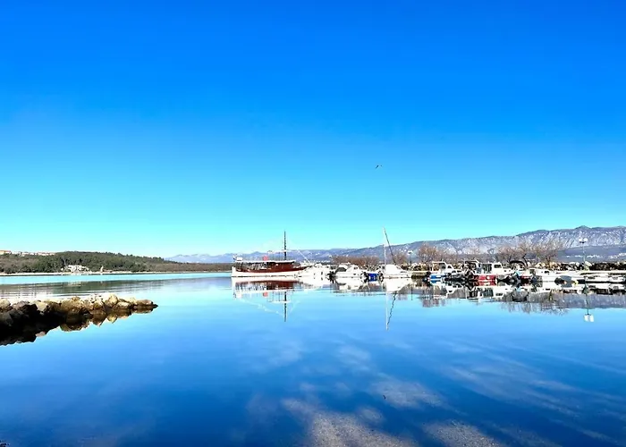 Hlapa-new Modern Near - By Traveler Tourist Agency Krk