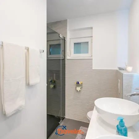 Hlapa-new Modern Near - By Traveler Tourist Agency Krk Villa Gostinjac